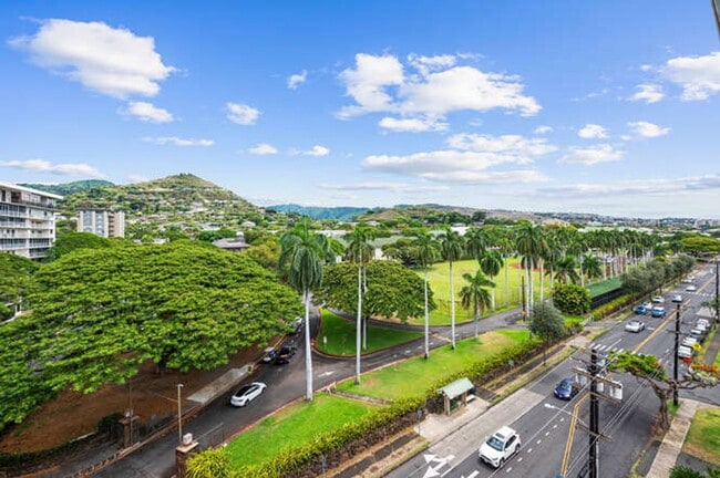 Building Photo - Punahou-Wilder Unit 803 - 2 BD 1 BA w/ Lanai KEY SCURED BUILDING