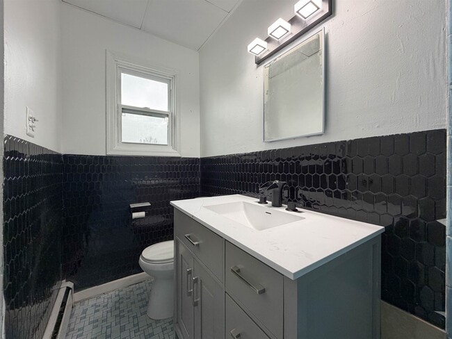 Building Photo - 119 Zabriskie St