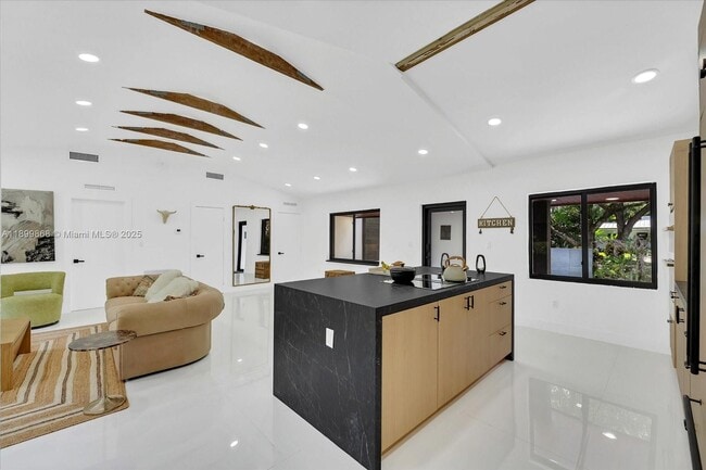 Building Photo - 125 NE 107th St