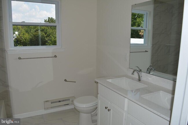 Building Photo - 7631 Ridge Ave