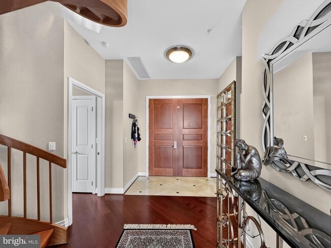 Building Photo - 8220 Crestwood Heights Dr