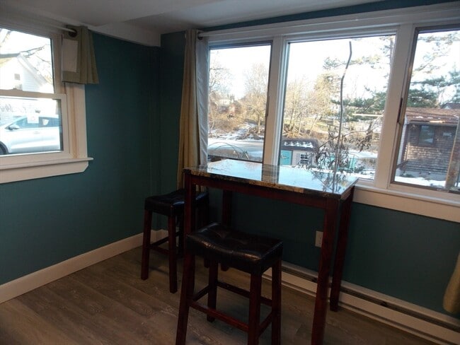 Building Photo - 25 1/2 King St