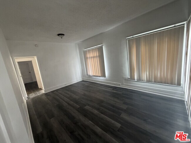 Building Photo - 3925 Normandie Ave