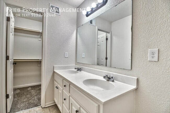 Building Photo - 310 N Ferrel St