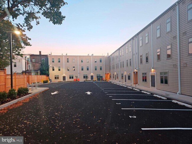 Building Photo - 200 Hamilton Ave