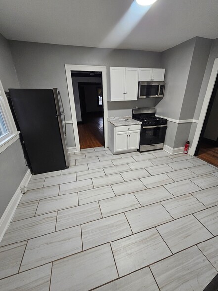 Building Photo - 4280 E 124th St