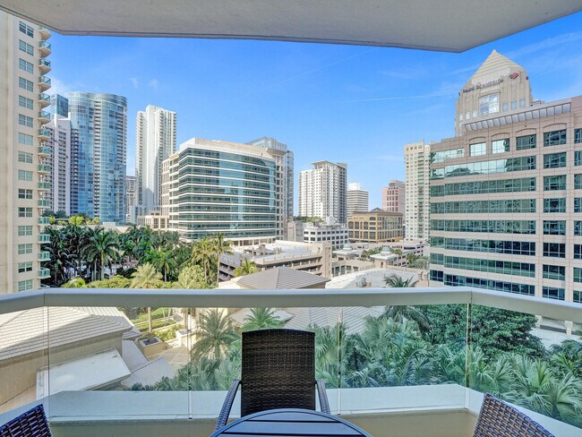 Building Photo - 411 N New River Dr E