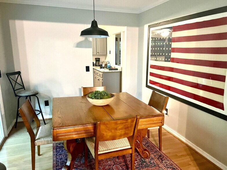 Building Photo - 1072 Valley View Dr