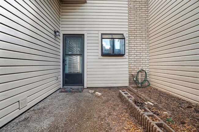 Building Photo - 8400 Jamestown Dr