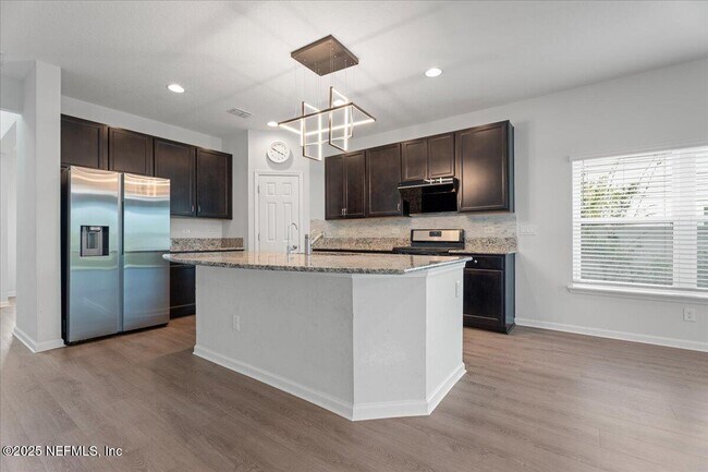 Building Photo - 221 Ness Cir