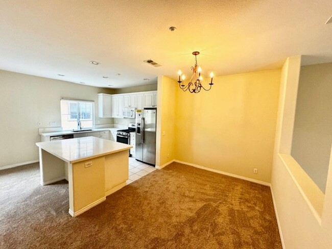 Building Photo - Three Story Condo for Rent Near Old Town T...