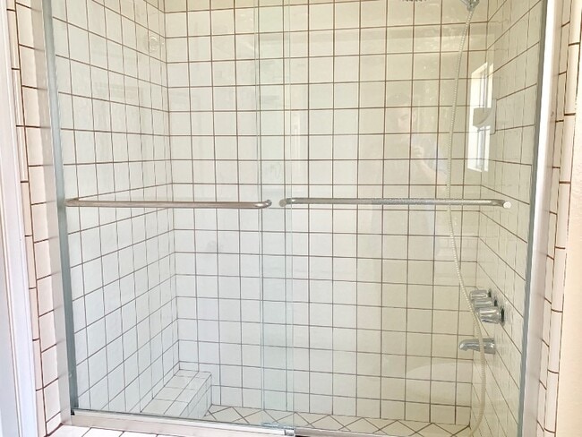 Building Photo - 1642 Harper Ave