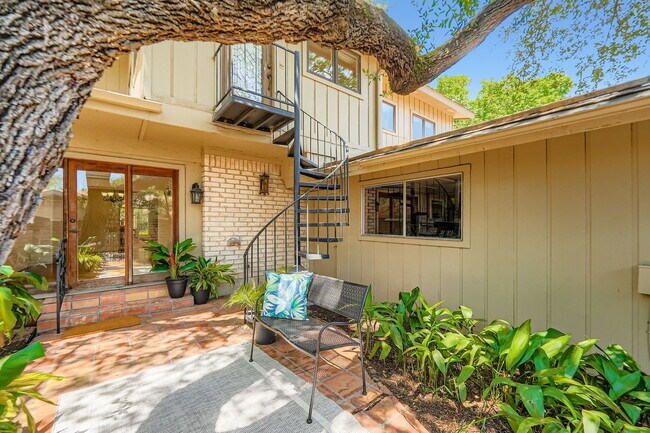 Building Photo - Spacious 3-Bed Townhome in Northwest Hills – Over 3,200 Sq Ft with Courtyard & 2-Car Garage