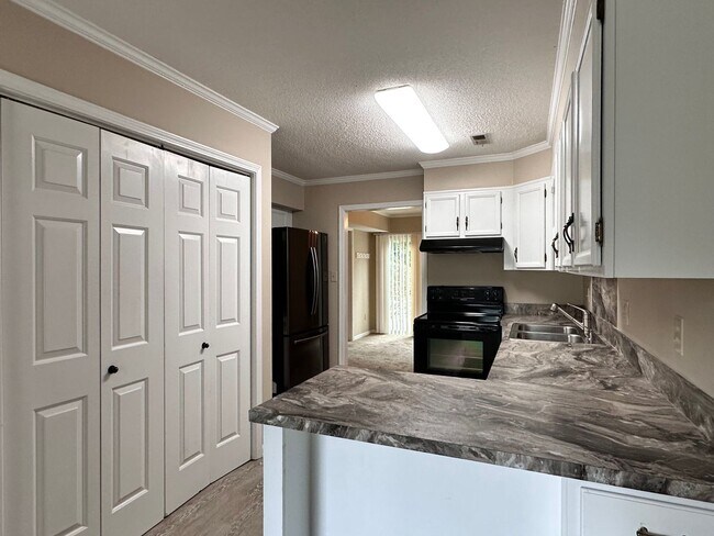Building Photo - Exclusively Offered By Muse Realty Rentals...