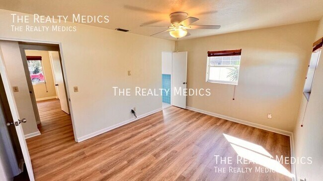 Building Photo - 1516 Dove Dr