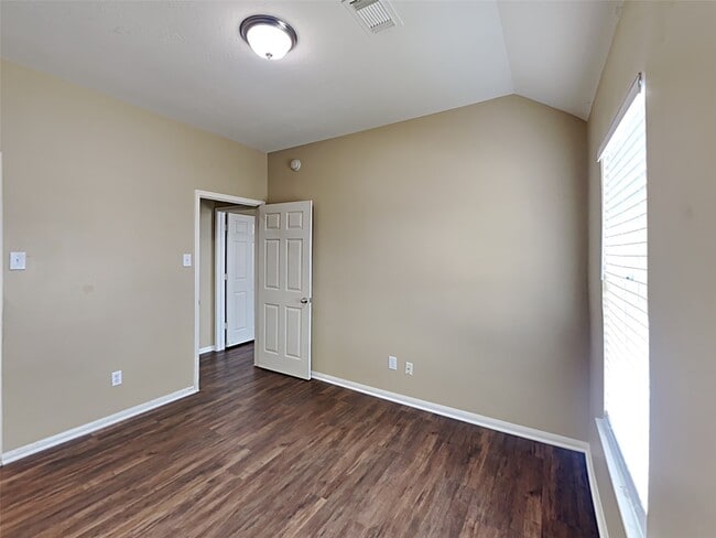 Building Photo - 1927 Makenna Ln