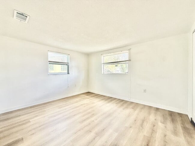 Building Photo - 12909 Kings Manor Ave