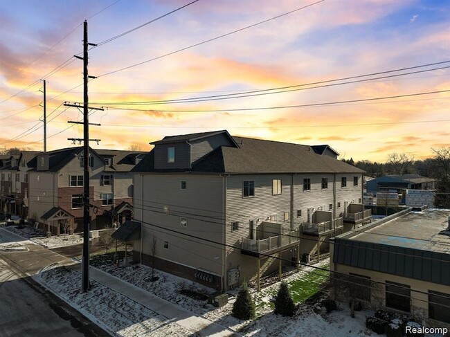 Building Photo - 3426 Primary St