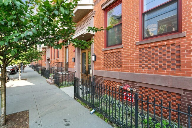 Building Photo - 231 1st St