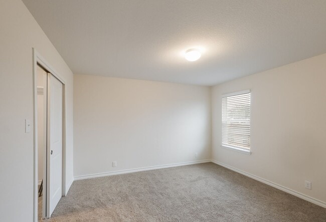 Building Photo - Private Cul-de-Sac Living with Spacious Backyard