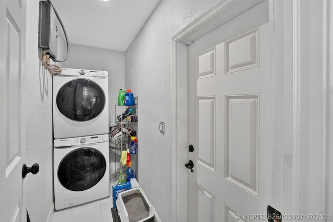 Building Photo - 8131 NW 44th Ct