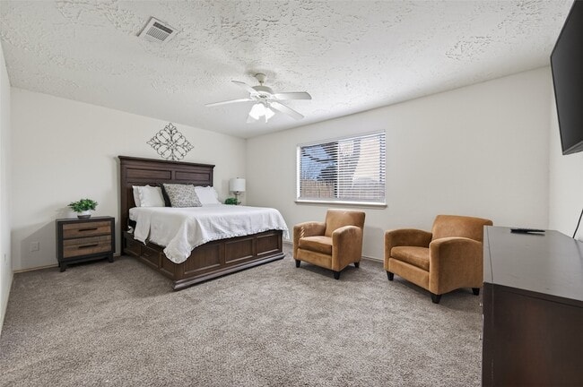 Building Photo - 10726 Village Trail Dr