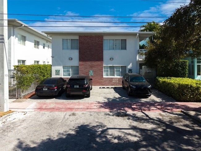 Building Photo - 6905 Bay Dr