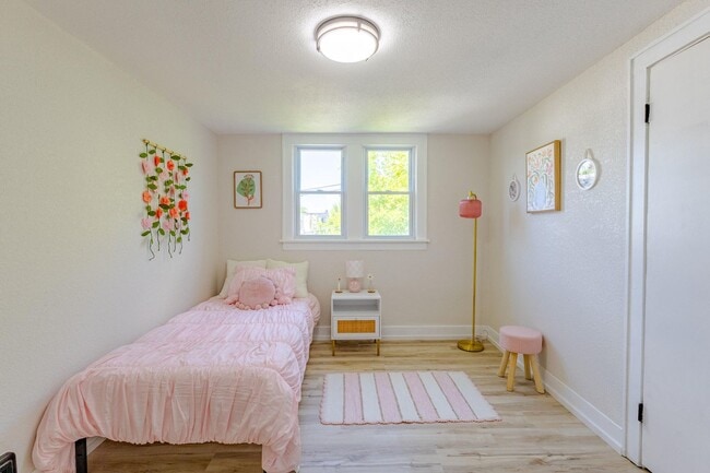 Building Photo - Updated 4 bedroom Bayview Single Family Home