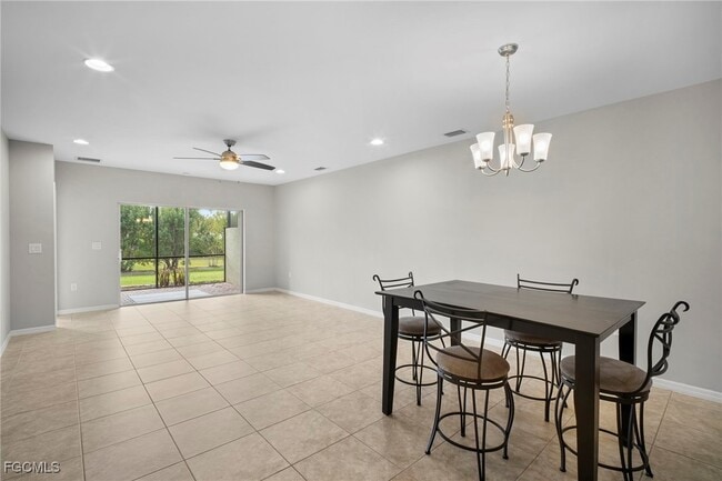 Building Photo - 4290 Dutchess Park Rd