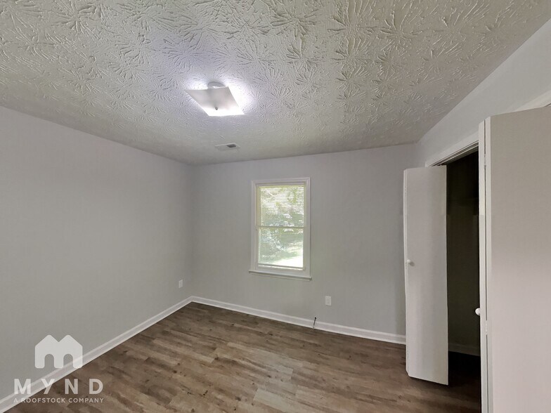 Building Photo - 65 Mountain View Cir