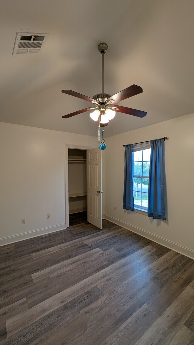 Building Photo - 110 Camille St