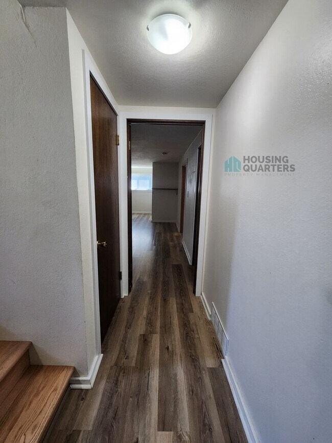 Building Photo - Single family home with large back yard!