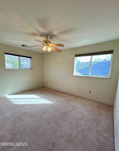 Building Photo - 1685 Southview Dr