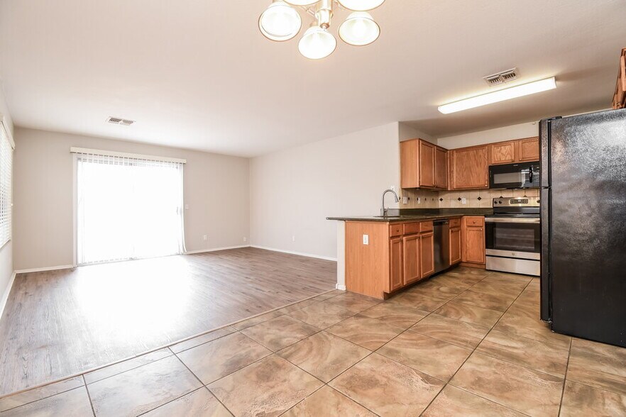 Building Photo - 8706 E Capri Ave