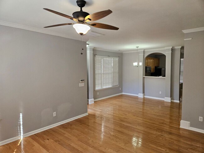 Building Photo - Charming 2br/2.5ba in Delta Lake, end unit townhome! Available now!
