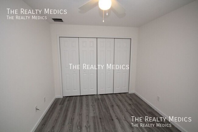 Building Photo - 182 Hillock Ave NW