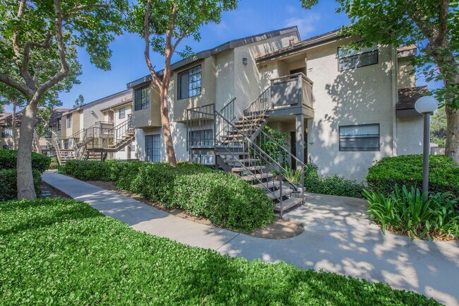Building Photo - Oak Tree Court Apartment Homes