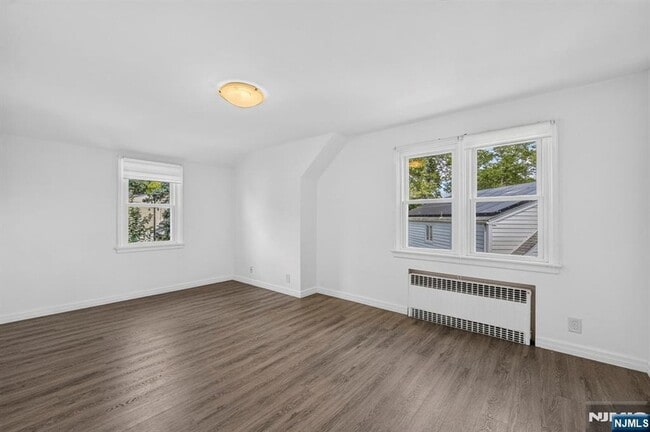 Building Photo - 165 Oak Grove Ave