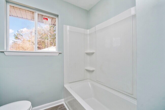 Building Photo - 152 Mann Dr