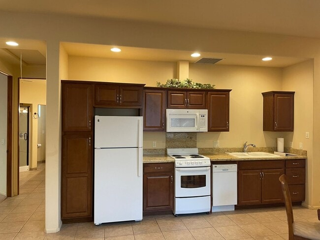 Building Photo - 250 B Kachina Drive, Sedona, AZ 86336, Lease-Only Service