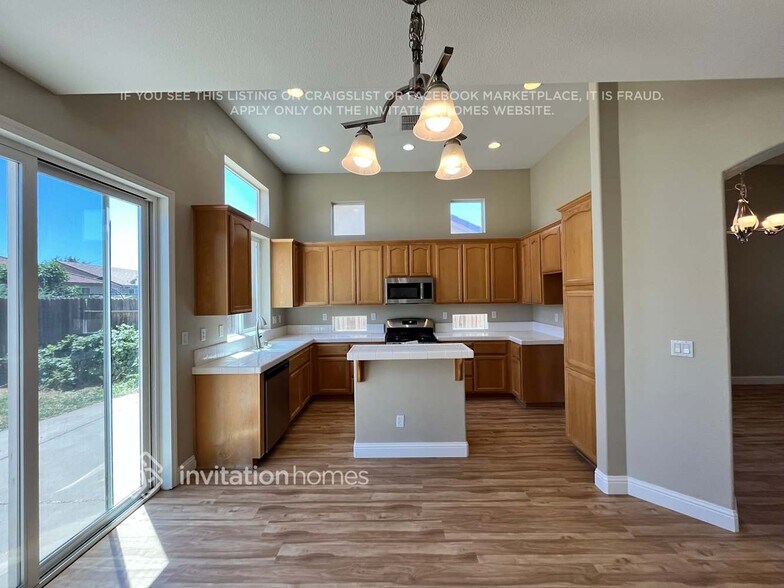 Building Photo - 1740 Cattail Dr