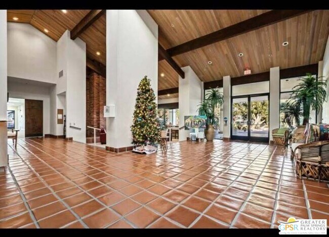 Building Photo - 15300 Palm Dr