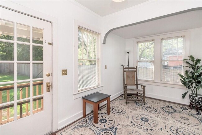 Building Photo - MIDTOWN COTTAGE
