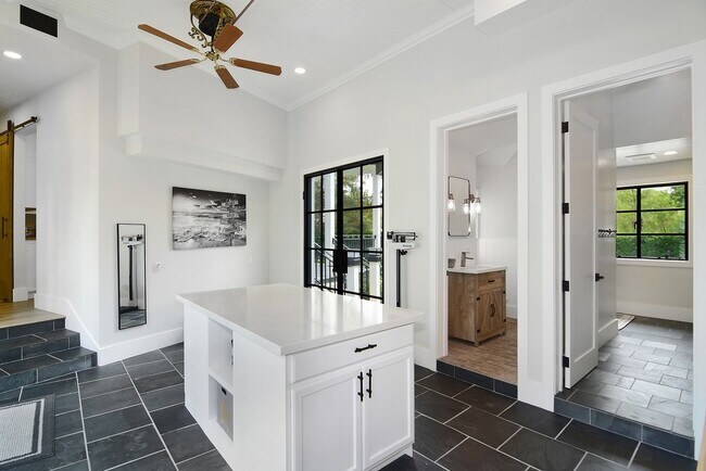 Building Photo - 28845 Countryside Dr