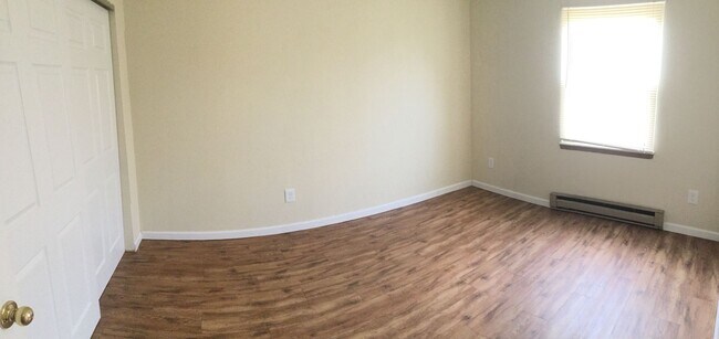 Building Photo - Marshfield Apartments