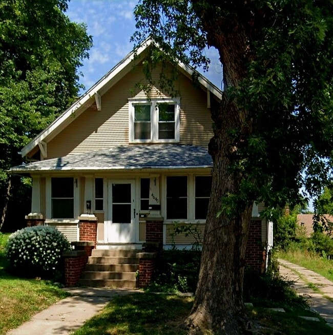 Building Photo - Bright and spacious 1 bedroom apartment