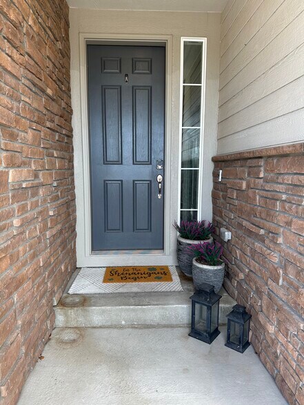 Building Photo - 27335 E Alder Dr