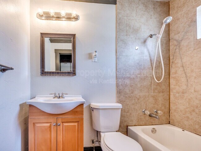 Building Photo - 2357 W Park Pl