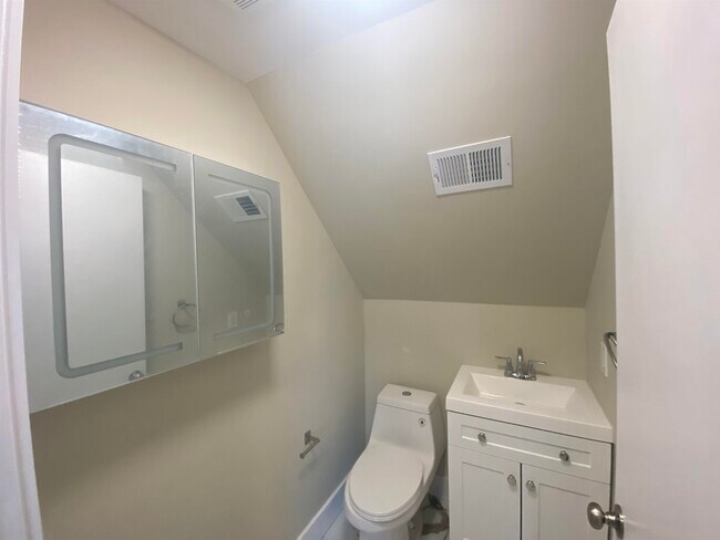 Building Photo - 275 Avenue B