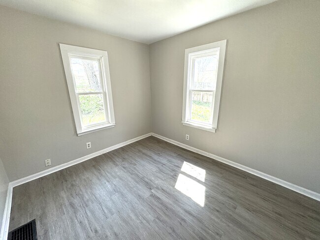 Building Photo - 3905 Millersville Dr